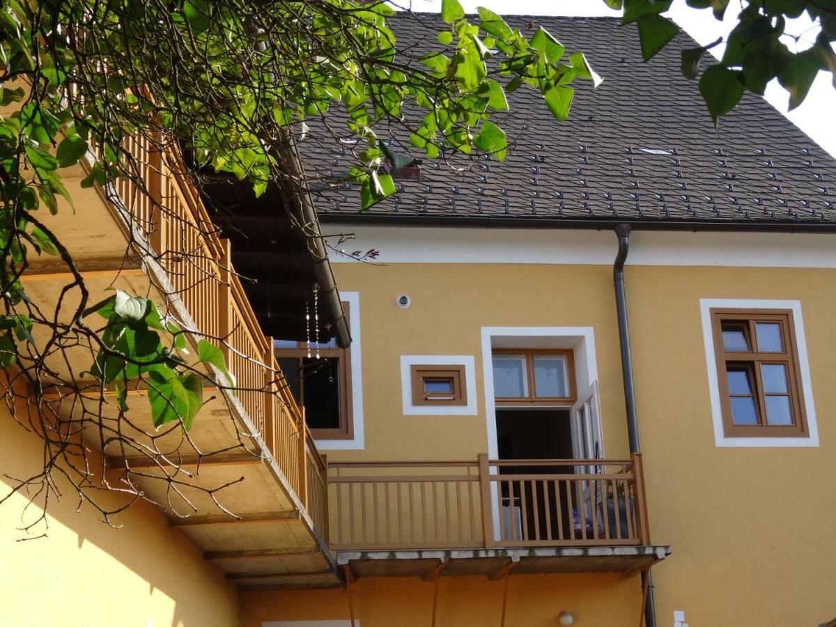 Gaestehaus Familie Loeffler - Ferienwohnung Am Stadtplatz In Litschau Buitenkant foto